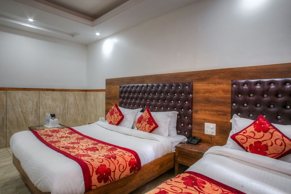 Executive Six Bed Room