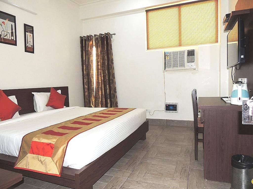 Elite Suites MINT Gomti Nagar Deluxe King Room 9