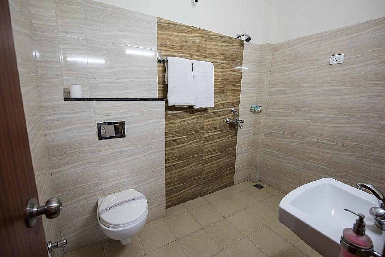 Elite Suites MINT Gomti Nagar Deluxe Non-AC 6