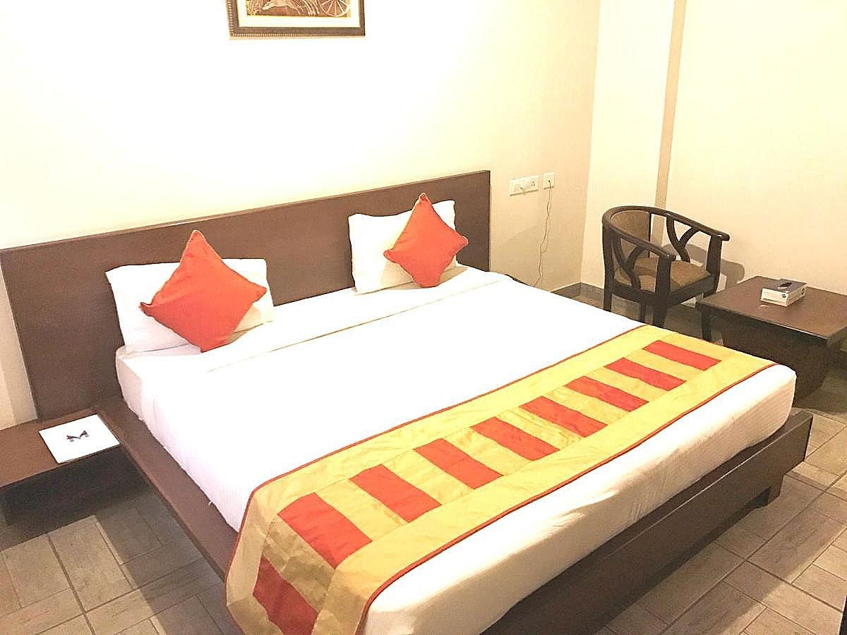 Elite Suites MINT Gomti Nagar Deluxe Non-AC 4