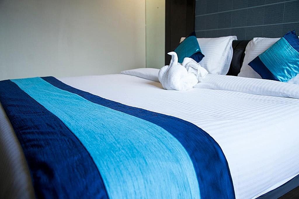 Elite Suites MINT Gomti Nagar Deluxe King Room 6