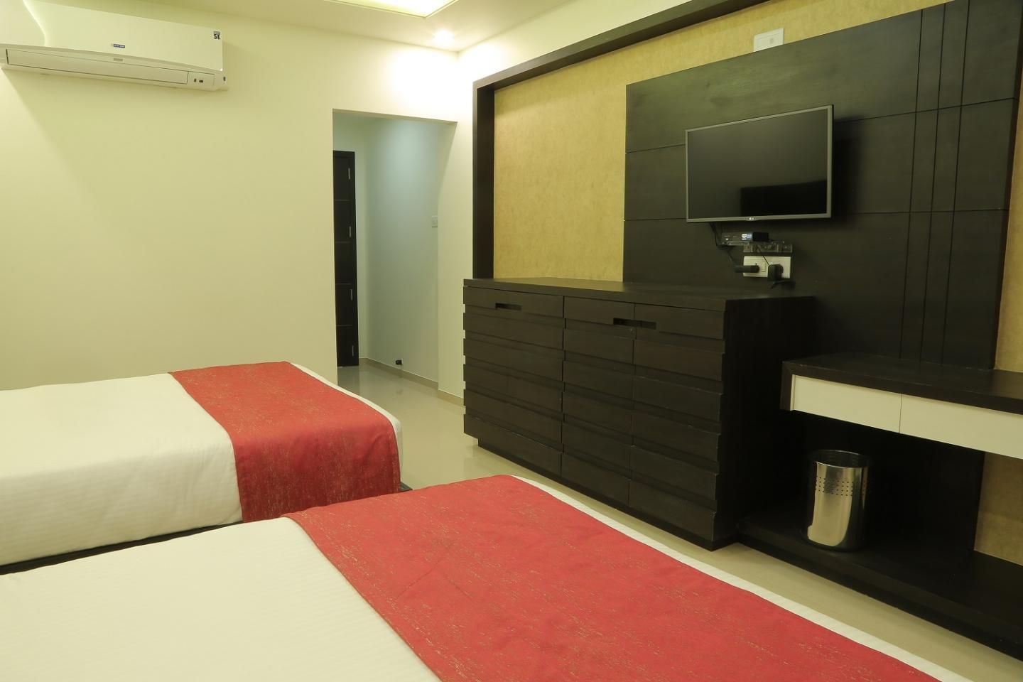 Hotel Roma Kristo Deluxe Double Room, 2 Twin Beds 4