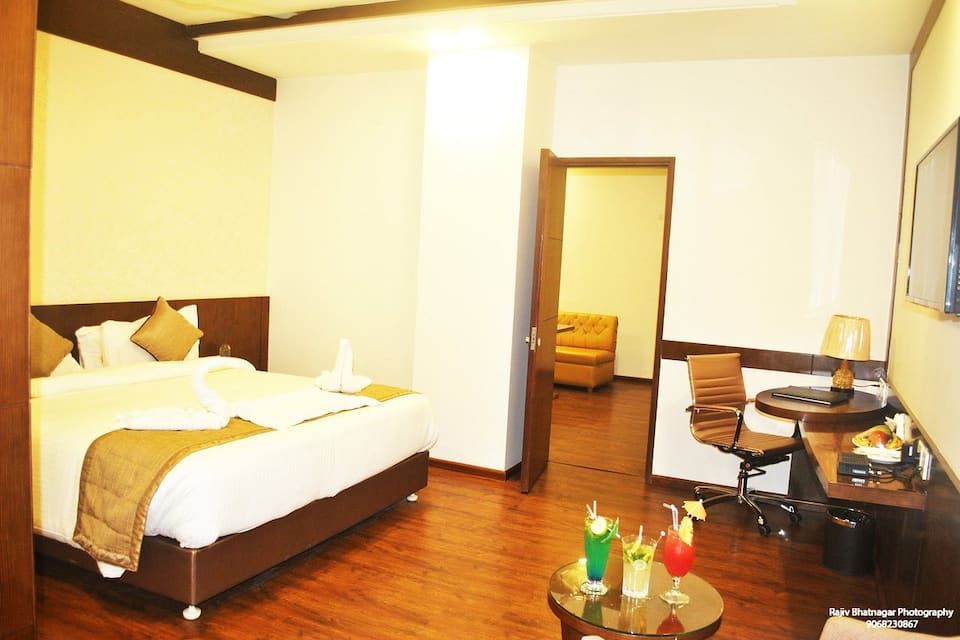 undefined Hotel Broadway Inn 5