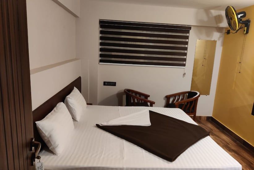 Hotel Broadway Inn Deluxe Room 4