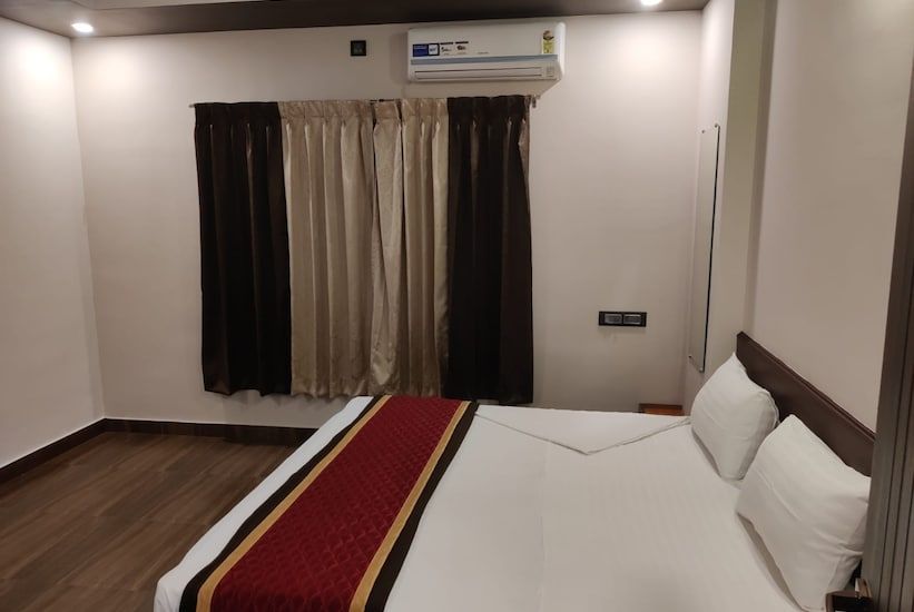 Hotel Broadway Inn Deluxe Room 2