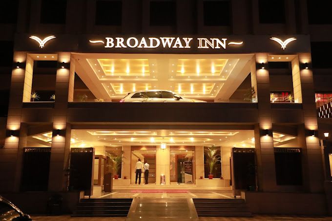undefined Hotel Broadway Inn 10