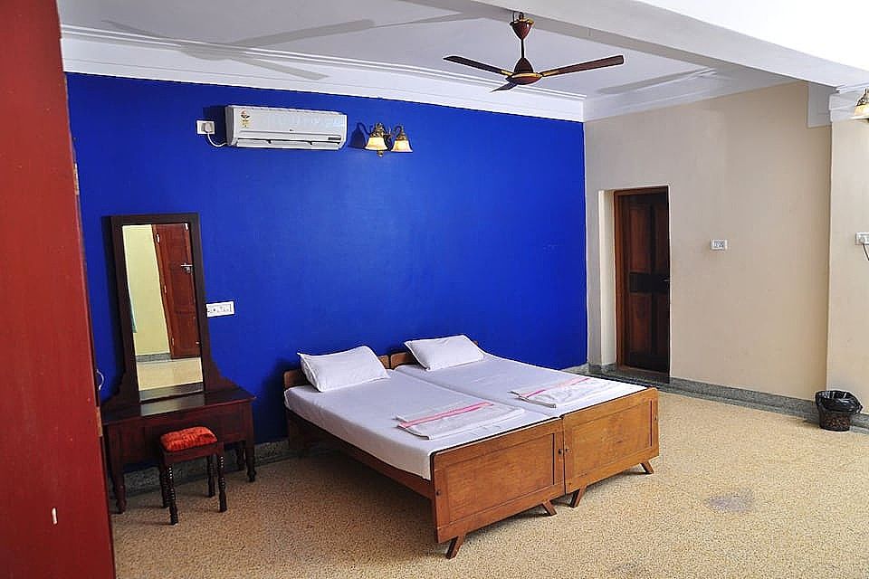 Heritage Semi Suite