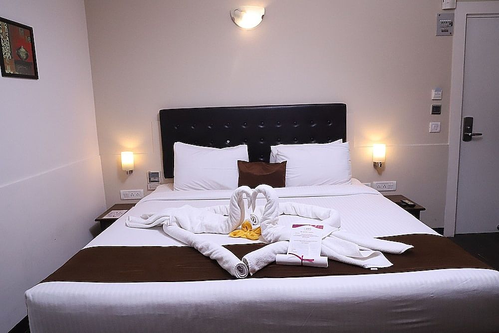 Avexia Premiere Agra Deluxe Room 15