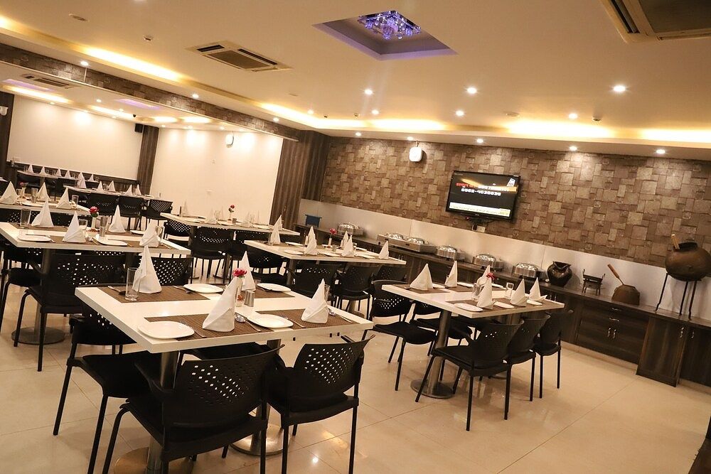 undefined Avexia Premiere Agra 4