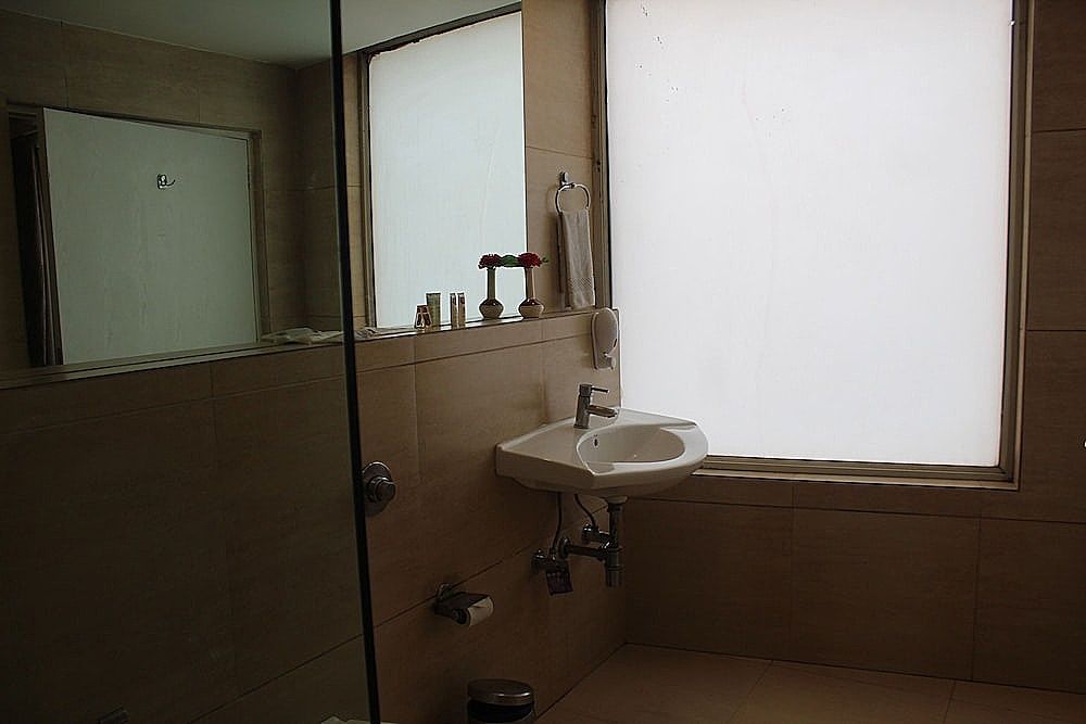 Avexia Premiere Agra Deluxe Room 32