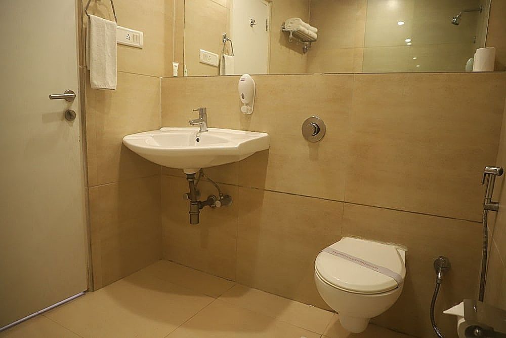 Avexia Premiere Agra Deluxe Room 30