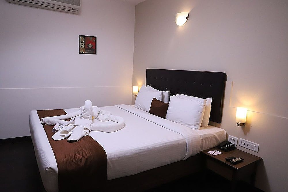 Avexia Premiere Agra Deluxe Room 20