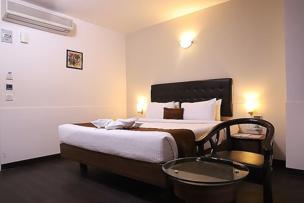 Avexia Premiere Agra Deluxe Room 8