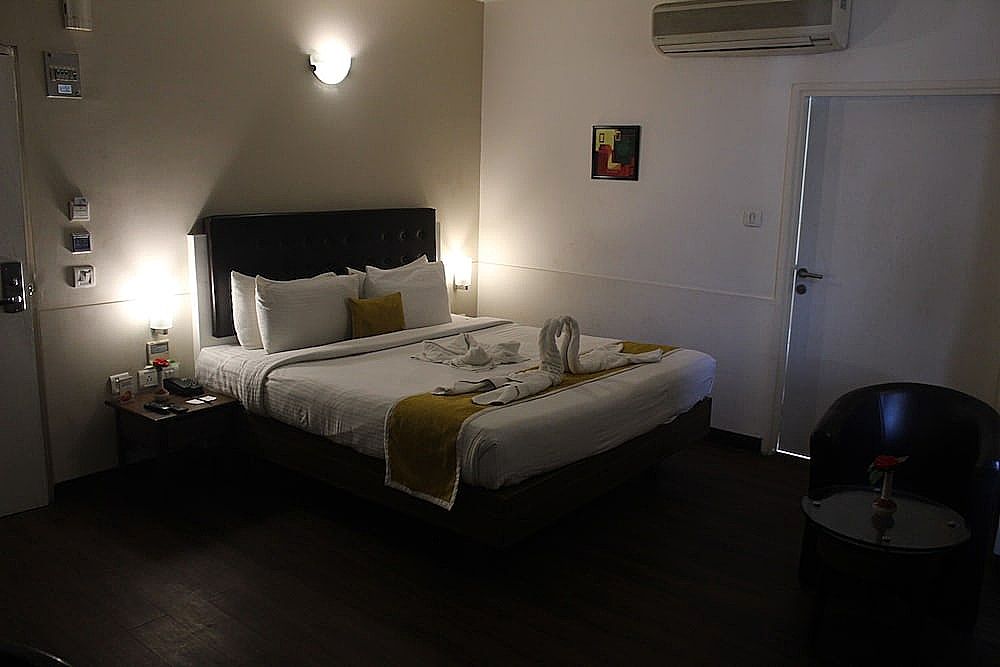 Avexia Premiere Agra Deluxe Room 21