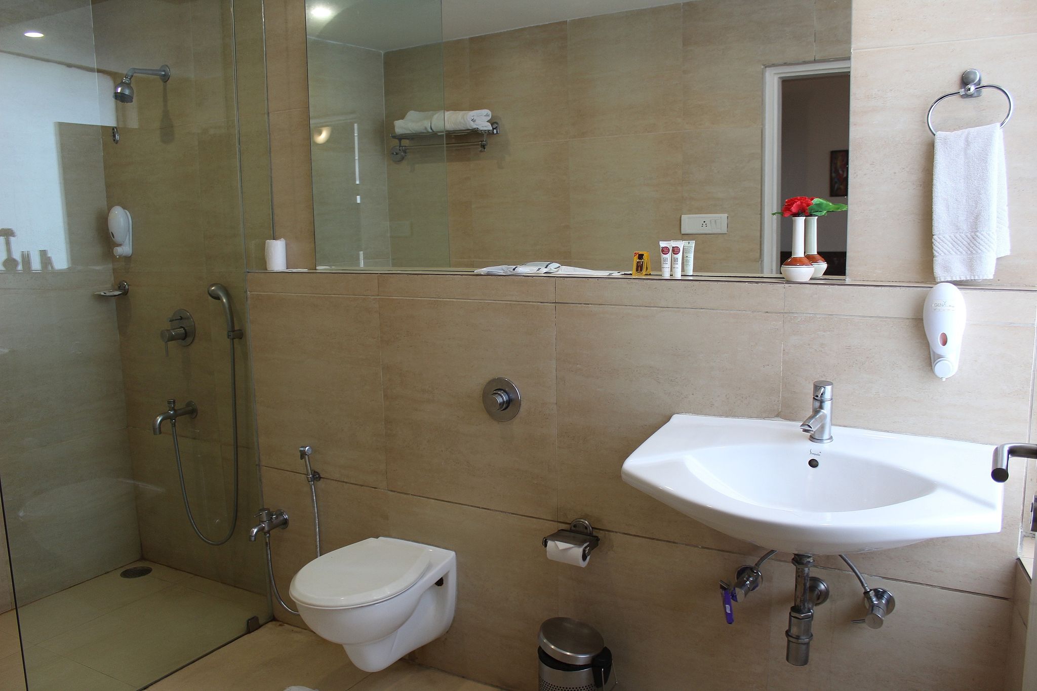 Avexia Premiere Agra Deluxe Room 25