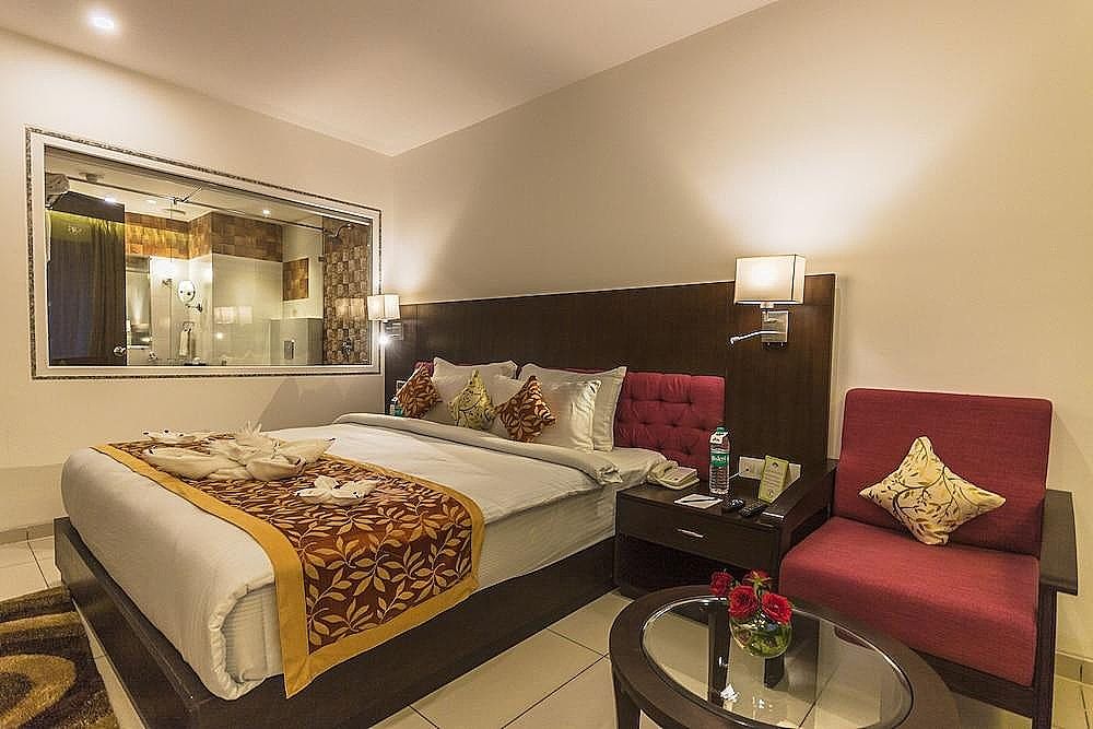 Hotel Udai Median Deluxe Room, 1 Bedroom, Smoking, City View 3