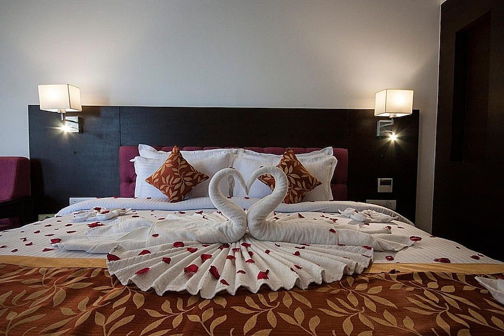 Hotel Udai Median Deluxe Room, 1 Bedroom, Smoking, City View 10