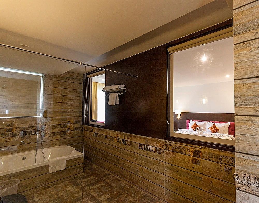 Hotel Udai Median Deluxe Room, 1 Bedroom, Smoking, City View 22