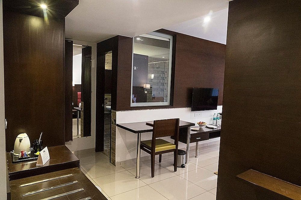 Hotel Udai Median Deluxe Room, 1 Bedroom, Smoking, City View 29