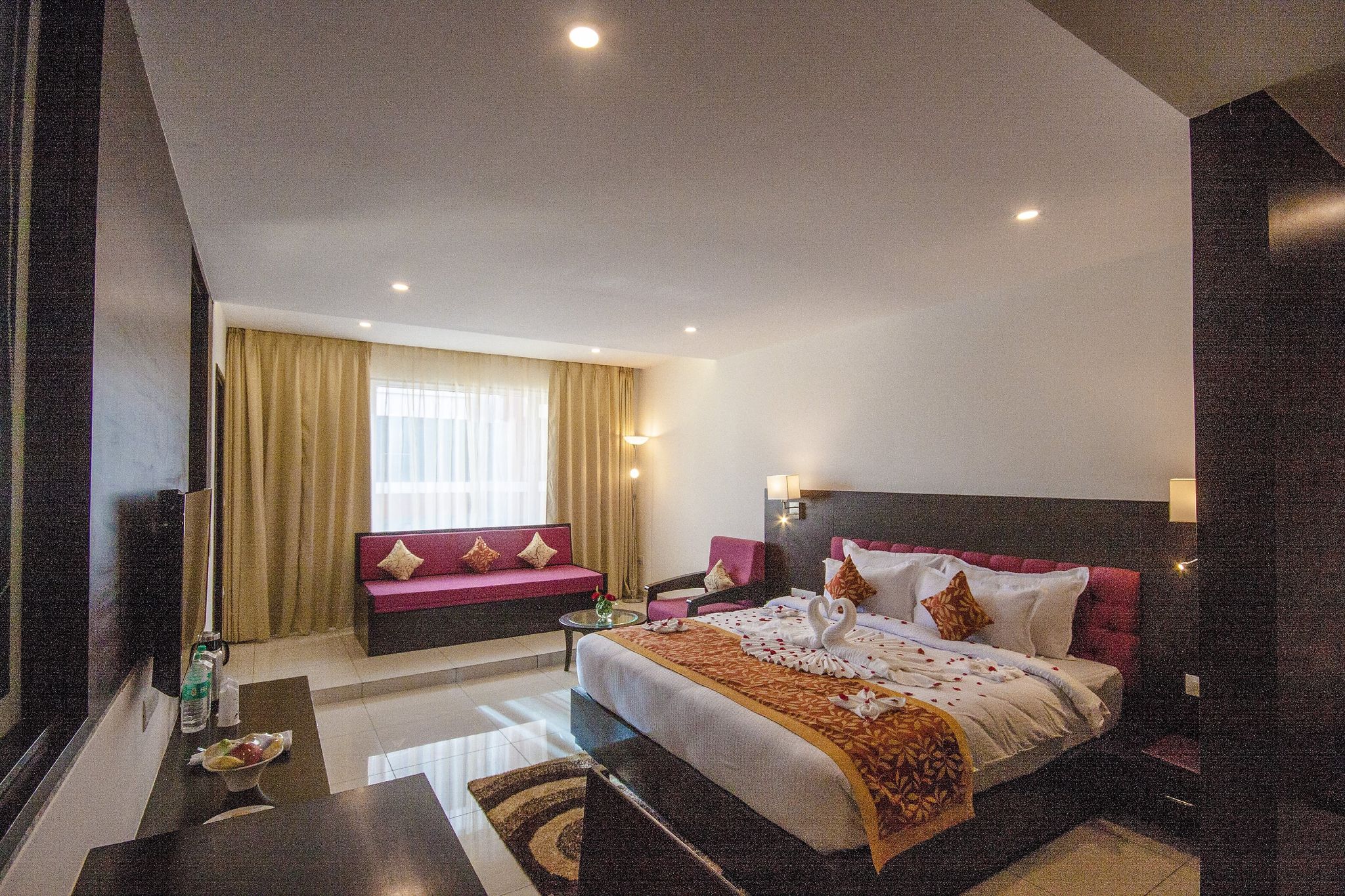 Hotel Udai Median Deluxe Room, 1 Bedroom, Smoking, City View 8