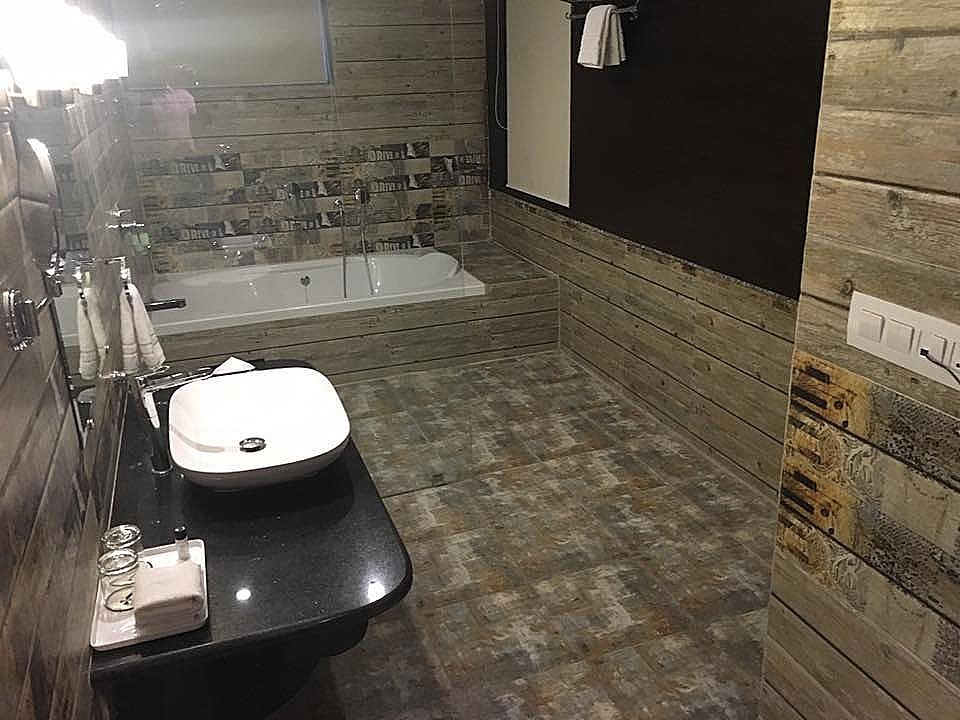 Hotel Udai Median Deluxe Room, 1 Bedroom, Smoking, City View 25