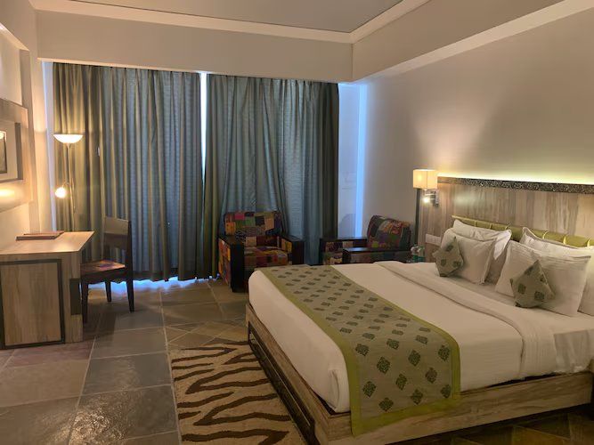 Deluxe Room with Balcony Lake View