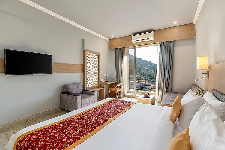 DELUXE ROOM WITH STANDING BALCONY