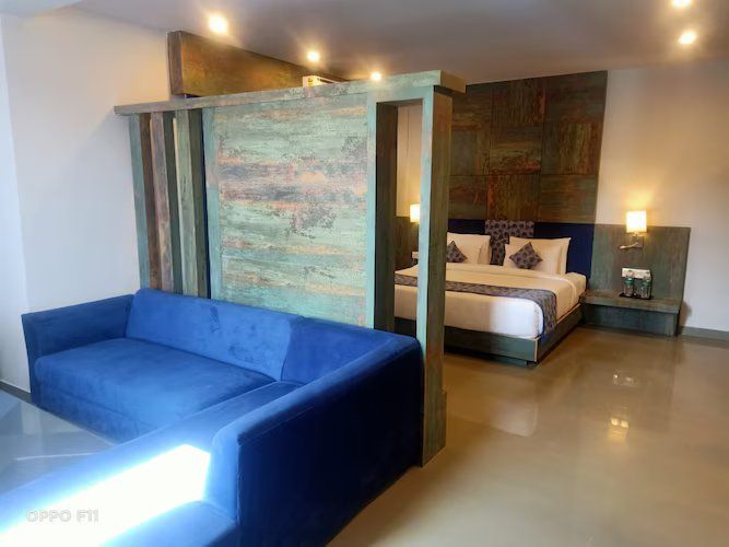 LUXURY ROOM WITH BATHTUB