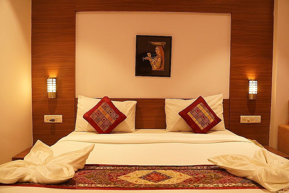 Hotel Gorbandh Deluxe Room