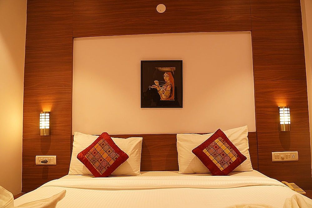 Hotel Gorbandh Deluxe Room 6