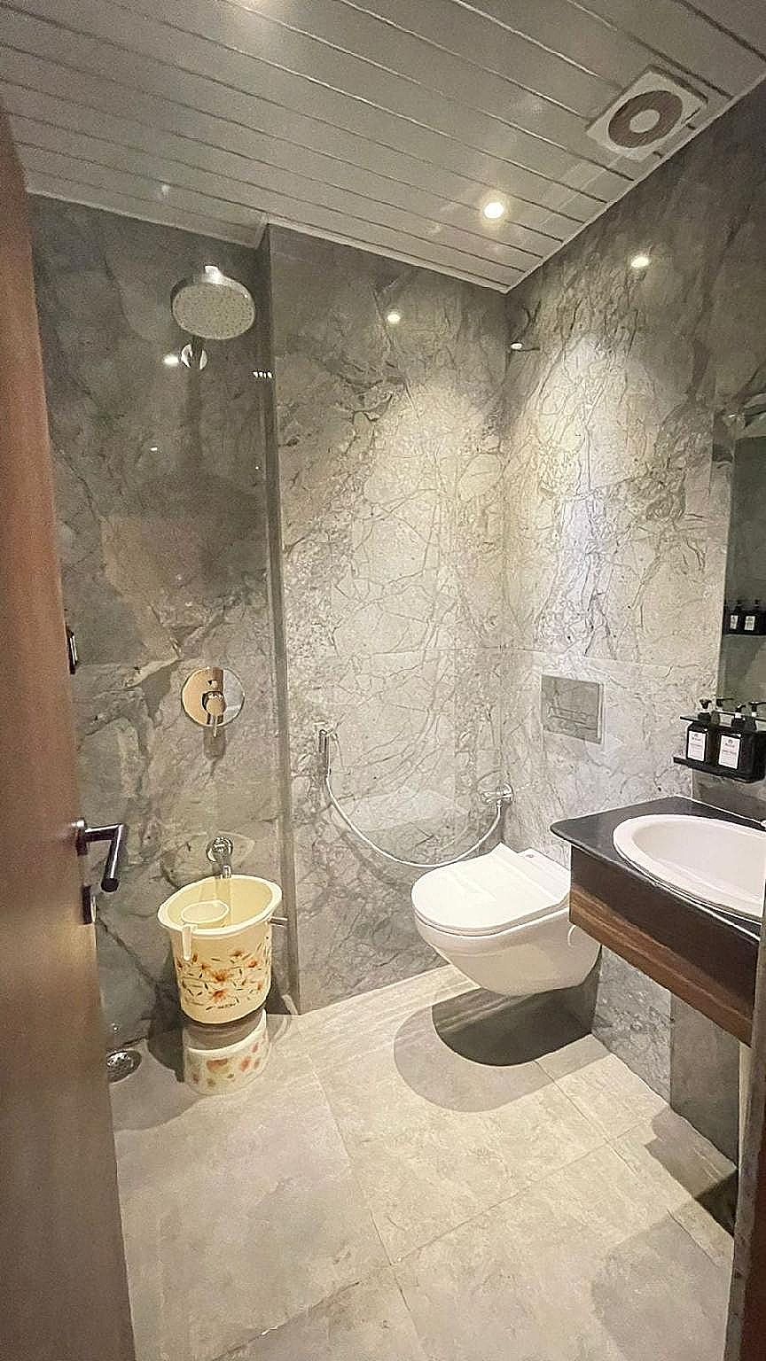 Hotel Gorbandh Deluxe Room 9