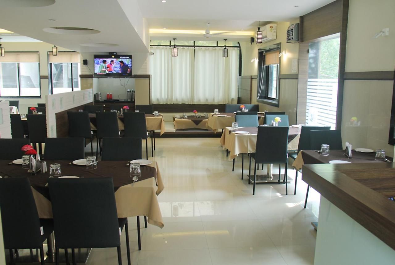 Food & Dining