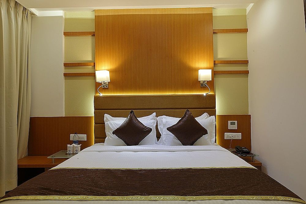 HOTEL PRAGATI THE GRAND Deluxe Room 2