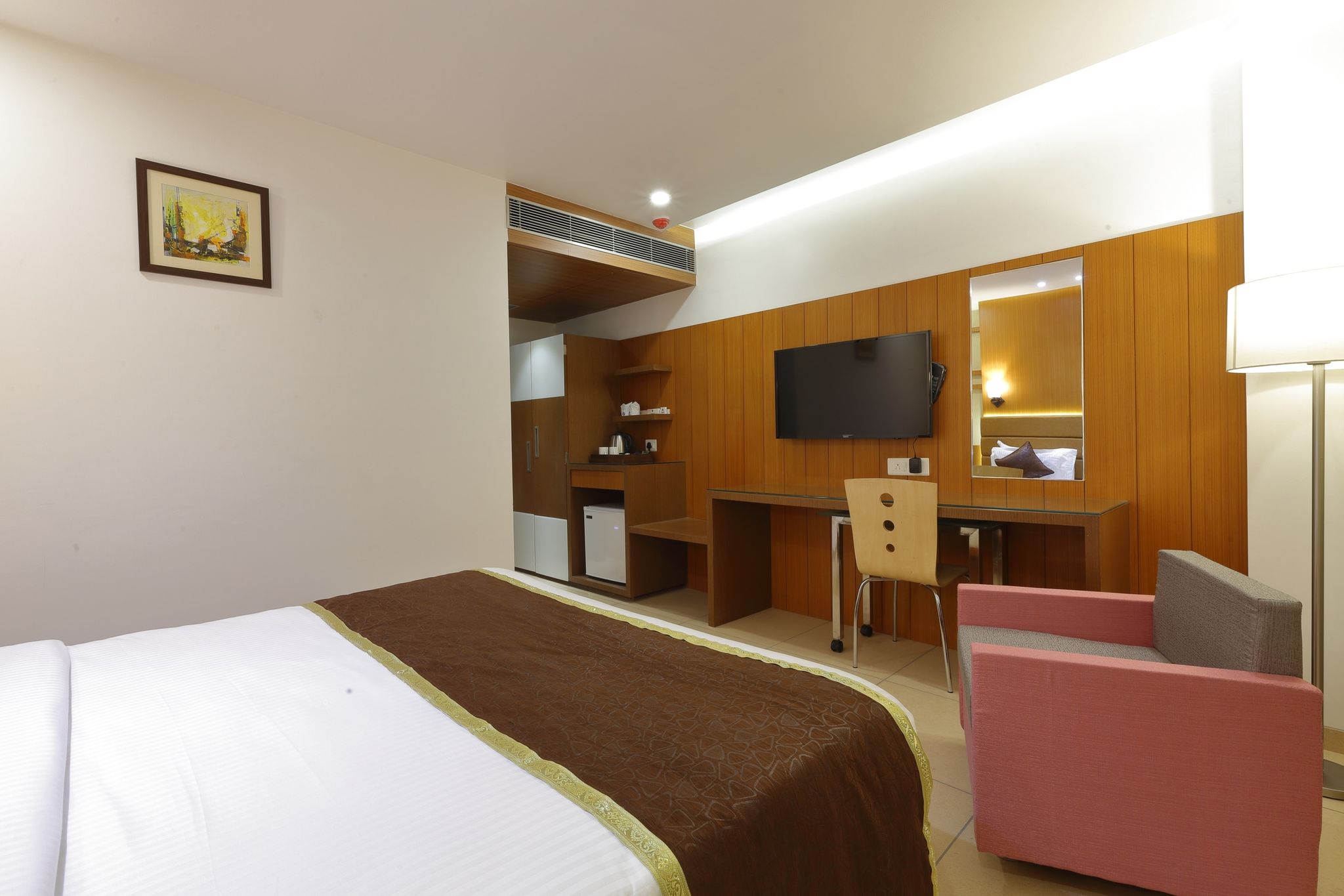 HOTEL PRAGATI THE GRAND Deluxe Room 4
