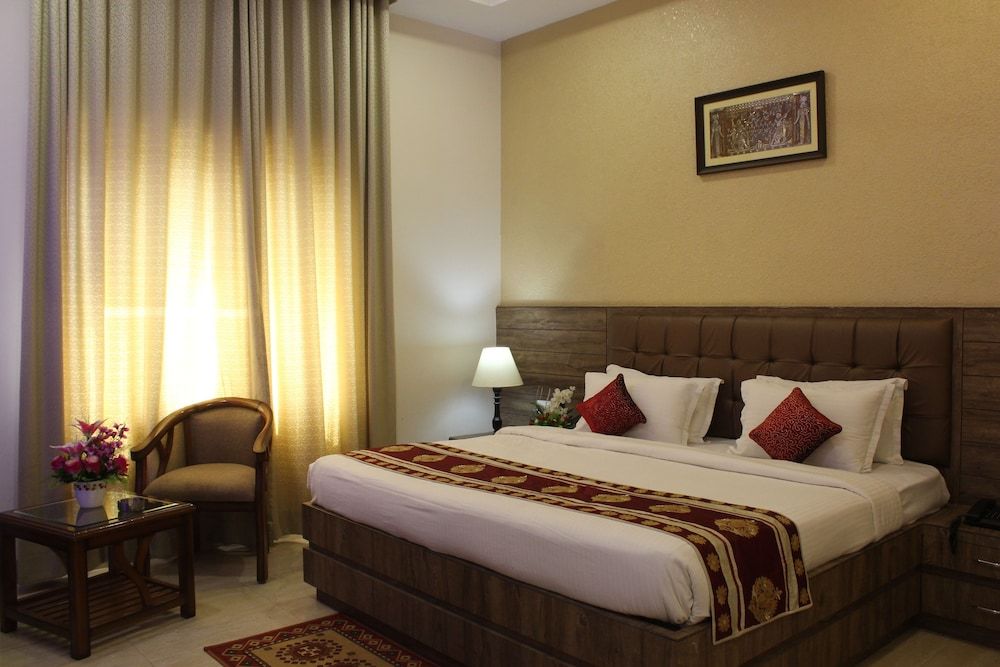 undefined Regal Hotel and restaurant 4