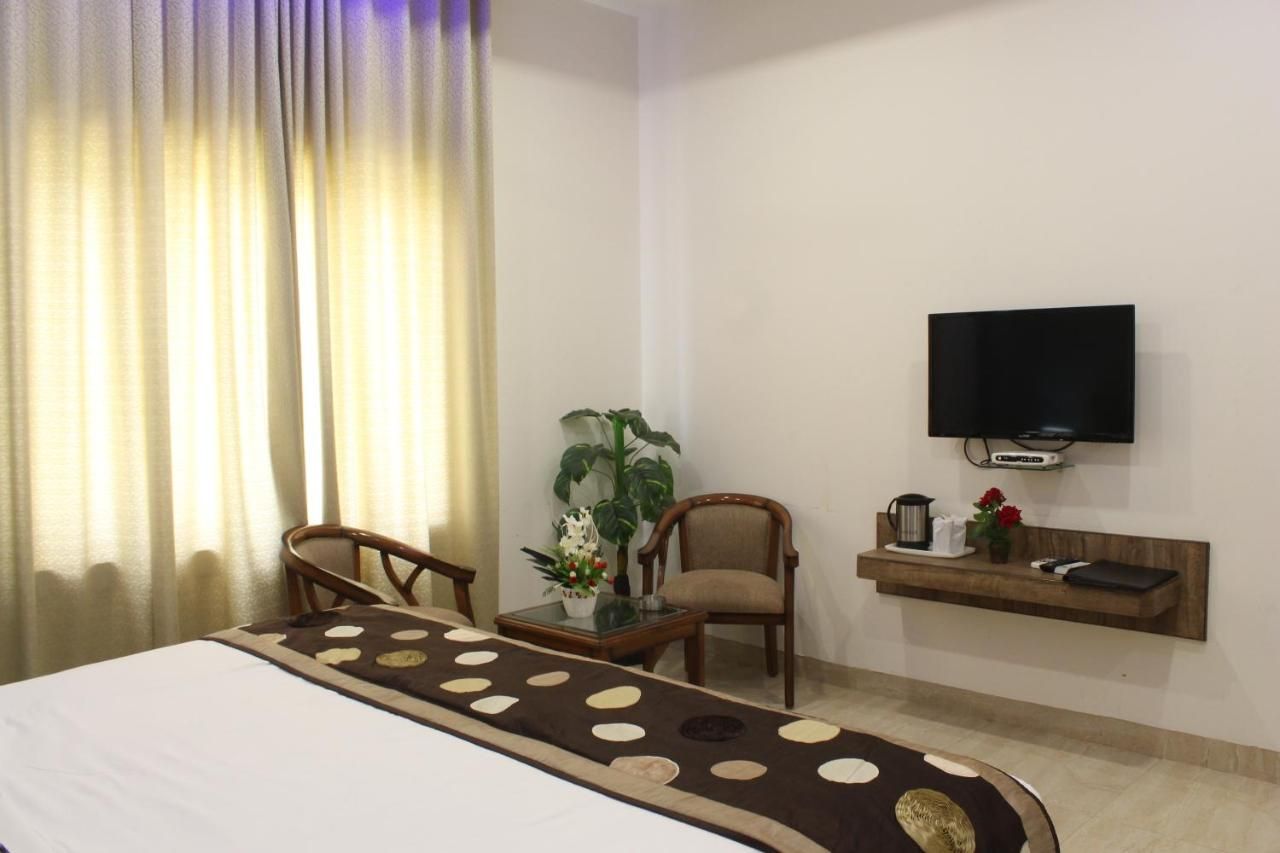 Regal Hotel and restaurant Executive Room 18