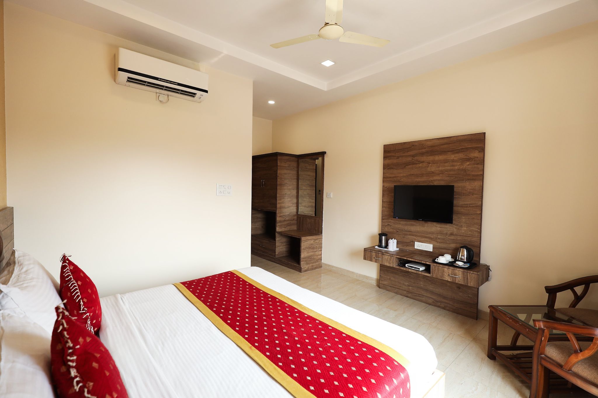 Regal Hotel and restaurant Executive Room 17