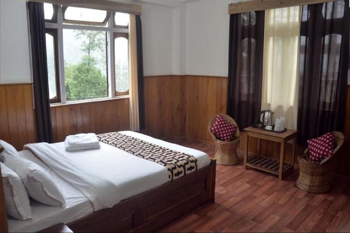 Green Leaf Resort Premium Double Room 3