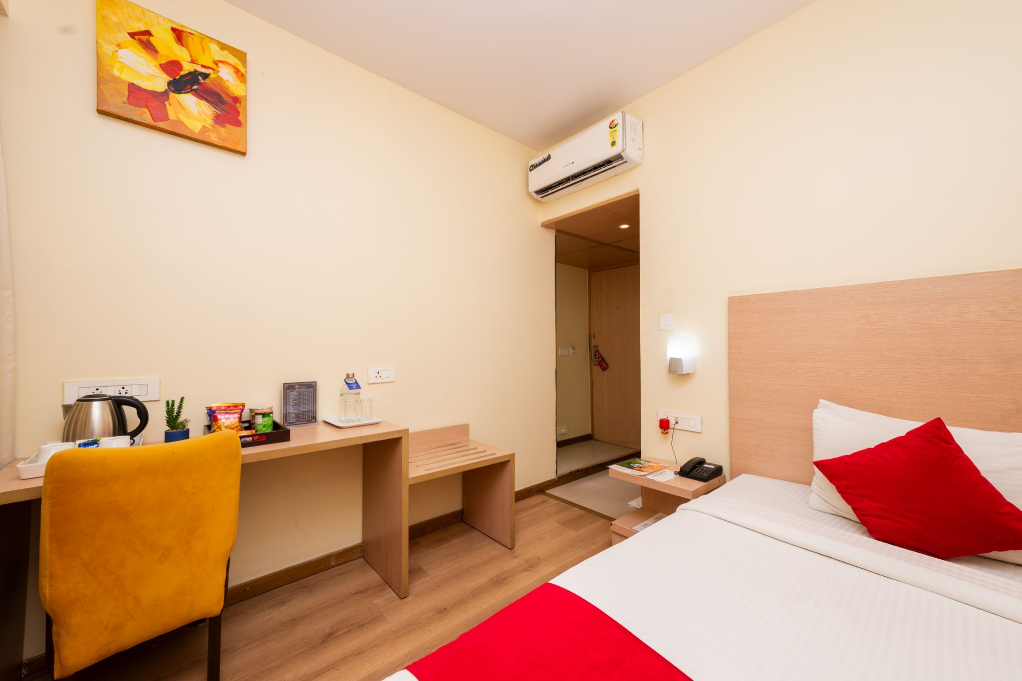 La Sara Regent Standard Room 2