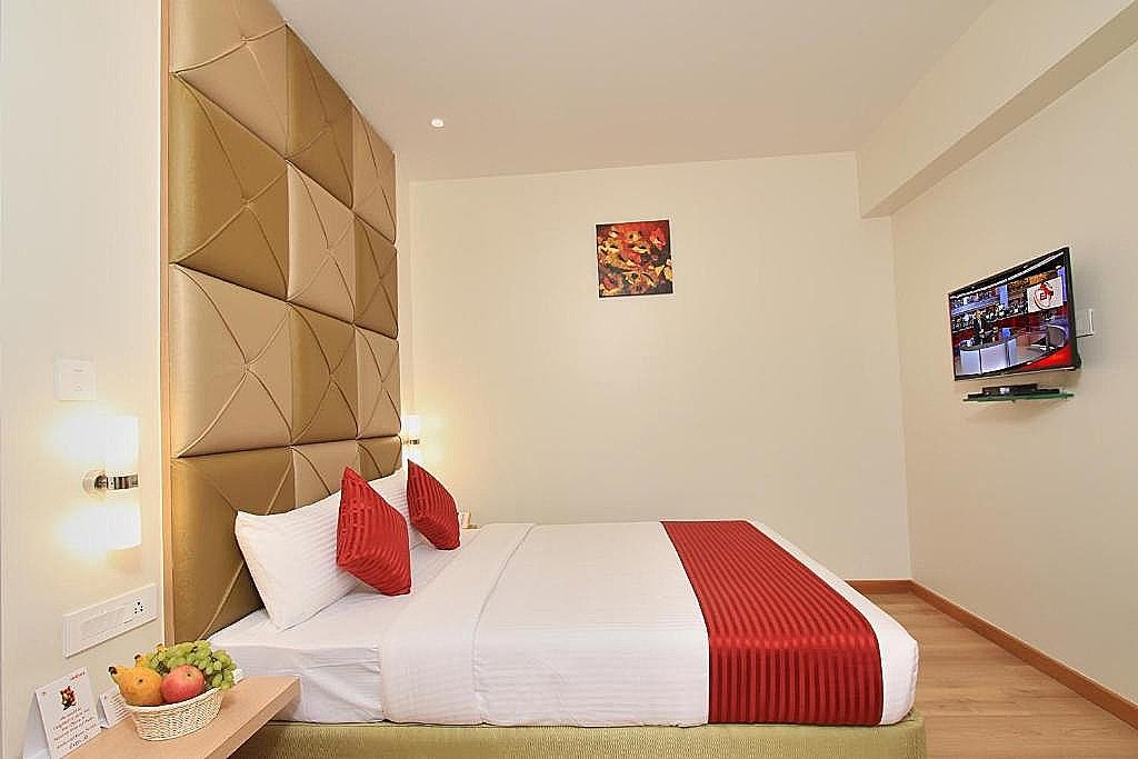 La Sara Regent Deluxe Room 4