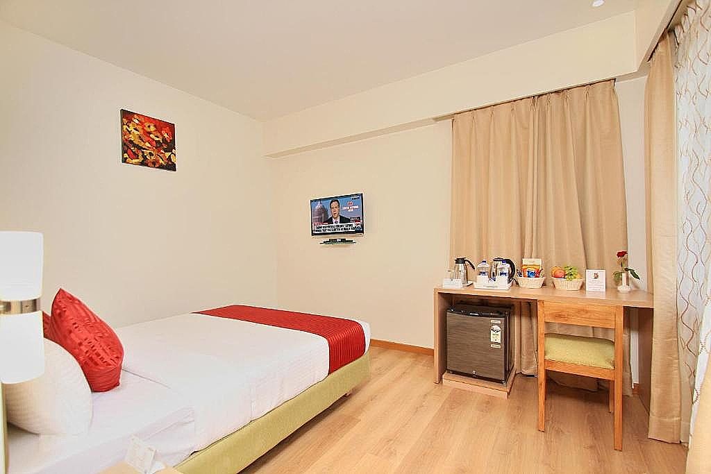 La Sara Regent Deluxe Room 2