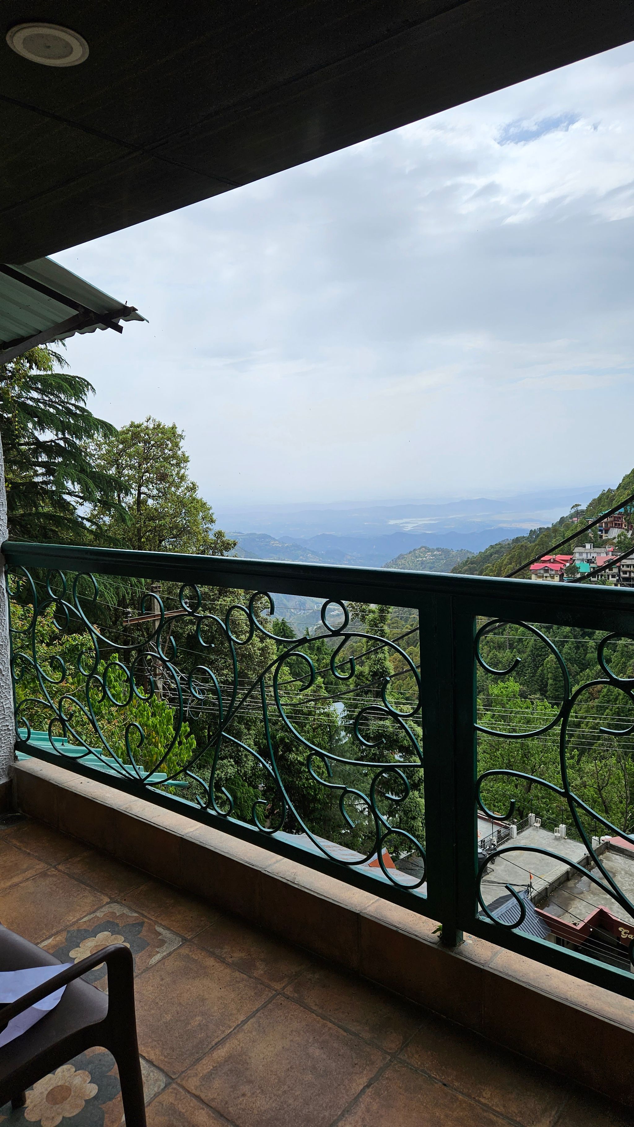 Mongas Hotel and resort ! Mall Road Dalhousie Deluxe Room With valley View 8