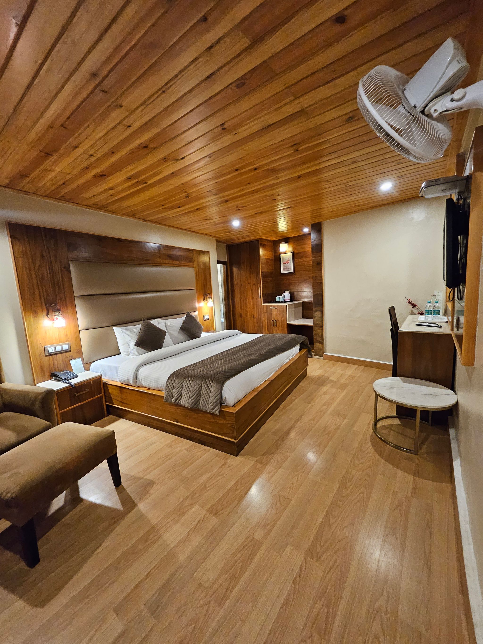 Mongas Hotel and Resort Deluxe Room- NON VIEW 4