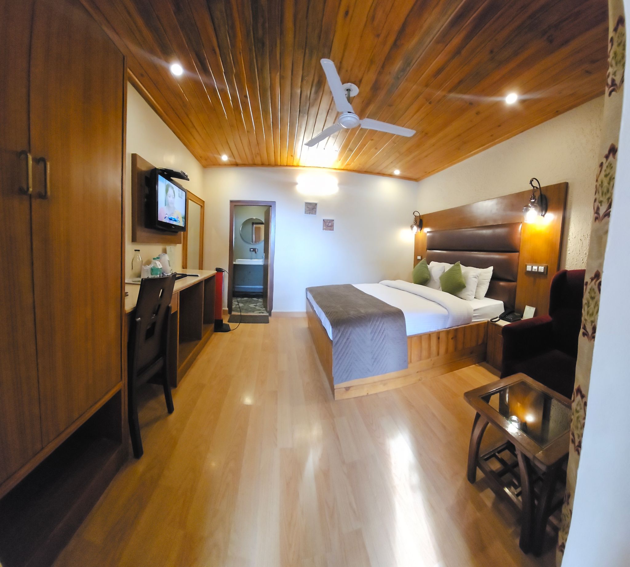 Mongas Hotel and Resort Deluxe Room- NON VIEW 6