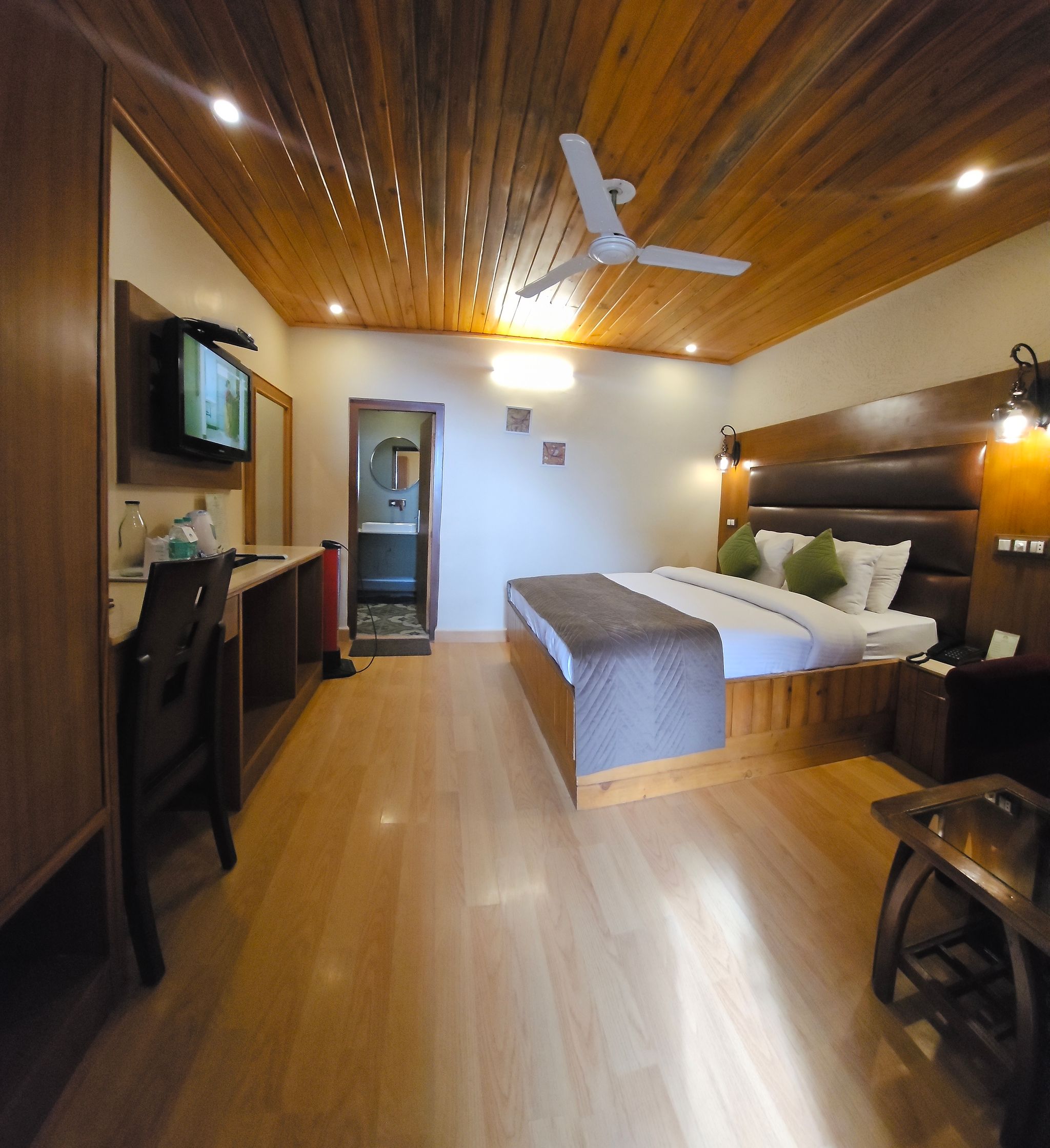 Mongas Hotel and Resort Deluxe Room- NON VIEW 3