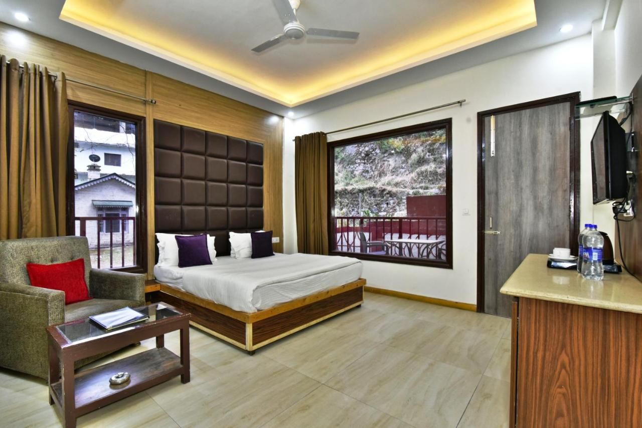 Bear Valley Resort DELUXE ROOM WITH BALCONY (NON-VIEW) 2