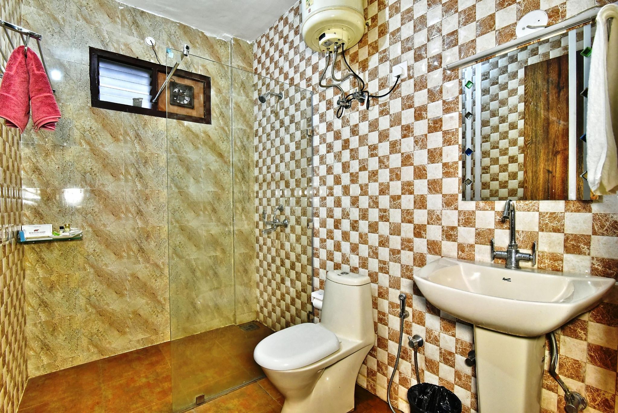 Bear Valley Resort DELUXE ROOM WITH BALCONY (NON-VIEW) 5