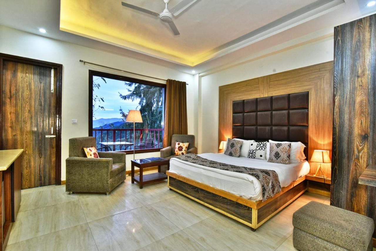 DELUXE ROOM WITH BALCONY (NON-VIEW)