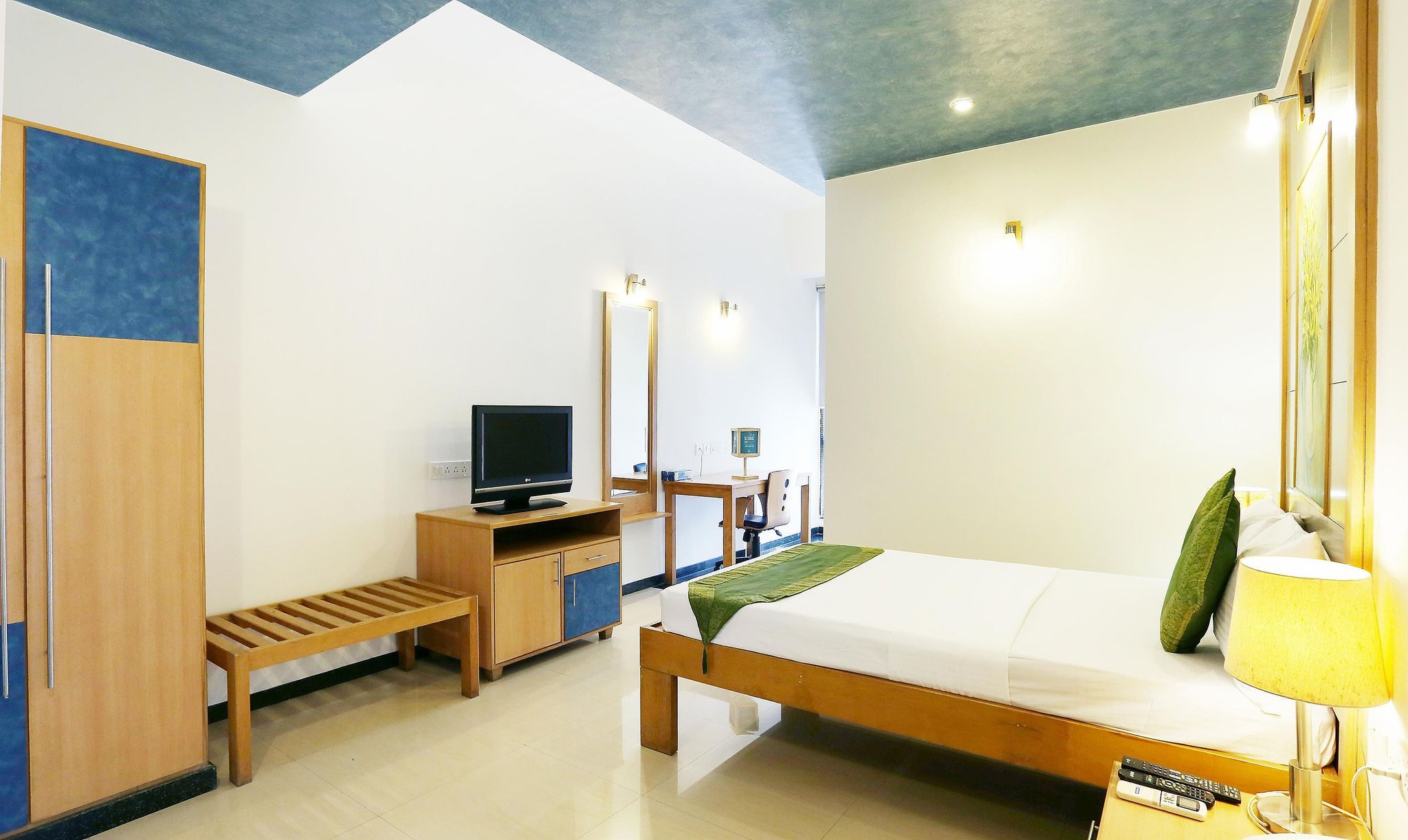 Treebo Edha Suites Koramangala Deluxe Double Room 7