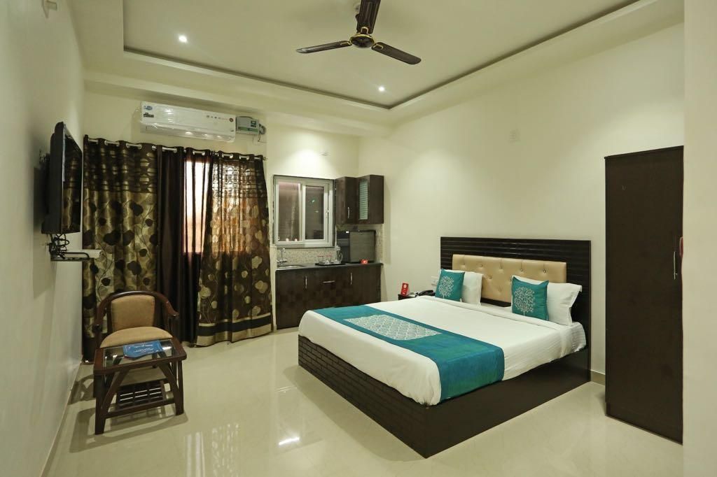 Anamsa Residency Deluxe Room 7